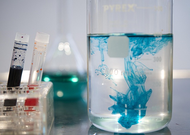 水性體系通用型高效消泡劑在造紙、紡織和水處理中的應(yīng)用探索，旨在提高生產(chǎn)效率和產(chǎn)品質(zhì)量。